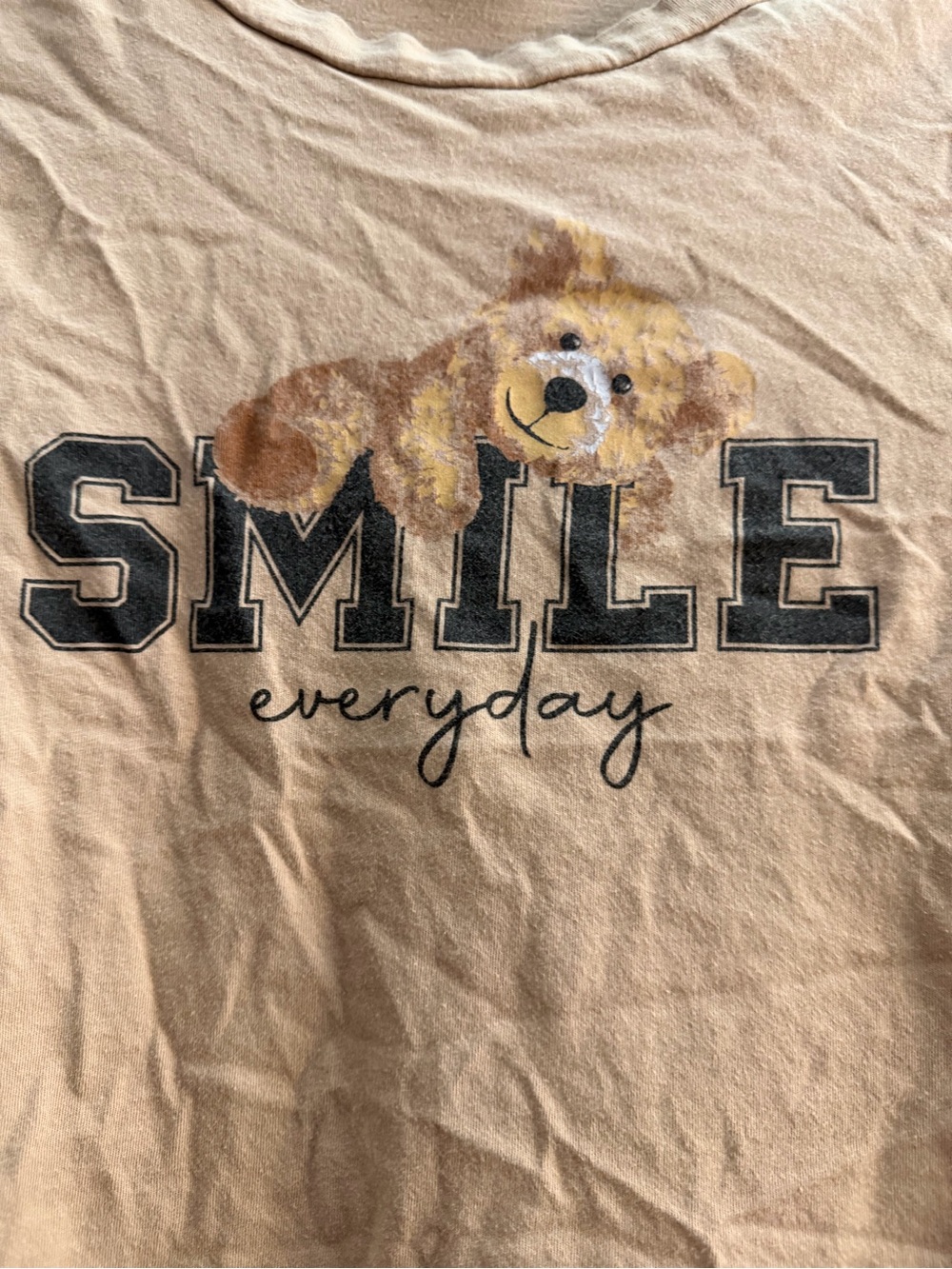 French Pastry Large Tan Teddy Bear Graphic Cropped T-Shirt "Smile Everyday" - Picture 3 of 7
